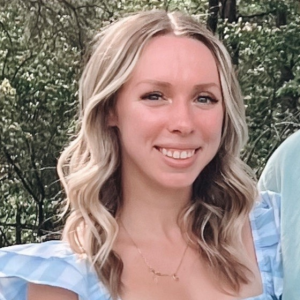 Allie Headshot